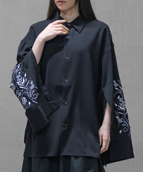 Naive magic（ナイーブマジック）の「【a】〔Naive magic〕フラワーエンブロイダリー アームスリットシャツ（シャツ/ブラウス・メンズ・ホワイト/ブラック・LARGE/MEDIUM）」の15枚目の写真