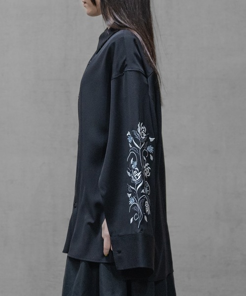 Naive magic（ナイーブマジック）の「【a】〔Naive magic〕フラワーエンブロイダリー アームスリットシャツ（シャツ/ブラウス・メンズ・ホワイト/ブラック・LARGE/MEDIUM）」の16枚目の写真