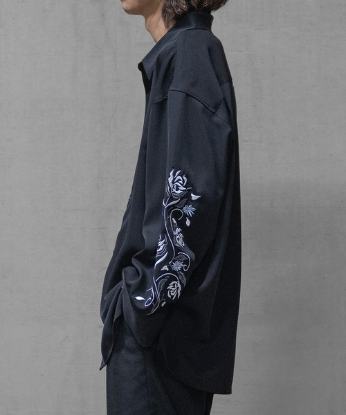 Naive magic（ナイーブマジック）の「【a】〔Naive magic〕フラワーエンブロイダリー アームスリットシャツ（シャツ/ブラウス・メンズ・ホワイト/ブラック・LARGE/MEDIUM）」の22枚目の写真