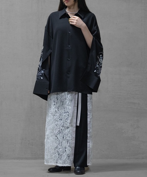 Naive magic（ナイーブマジック）の「【a】〔Naive magic〕フラワーエンブロイダリー アームスリットシャツ（シャツ/ブラウス・メンズ・ホワイト/ブラック・LARGE/MEDIUM）」の18枚目の写真