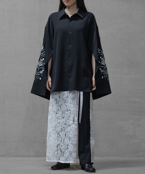 Naive magic（ナイーブマジック）の「【a】〔Naive magic〕フラワーエンブロイダリー アームスリットシャツ（シャツ/ブラウス・メンズ・ホワイト/ブラック・LARGE/MEDIUM）」の19枚目の写真