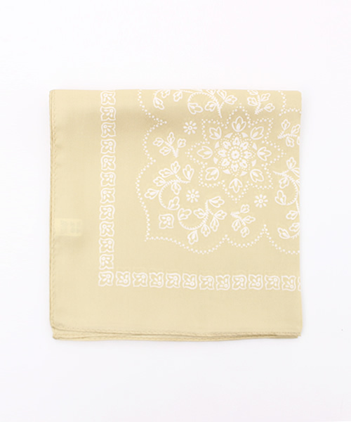 Ray BEAMS（レイビームス）の「Ray BEAMS / フラワー バンダナ シルク スカーフ（バンダナ/スカーフ・レディース・レッド/ネイビー/ベージュ/オリーブ・ONE SIZE）」の2枚目の写真