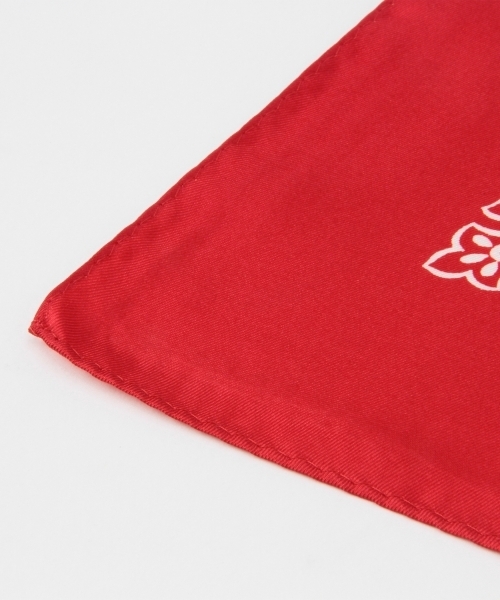 Ray BEAMS（レイビームス）の「Ray BEAMS / フラワー バンダナ シルク スカーフ（バンダナ/スカーフ・レディース・レッド/ネイビー/ベージュ/オリーブ・ONE SIZE）」の9枚目の写真