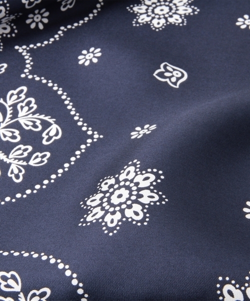 Ray BEAMS（レイビームス）の「Ray BEAMS / フラワー バンダナ シルク スカーフ（バンダナ/スカーフ・レディース・レッド/ネイビー/ベージュ/オリーブ・ONE SIZE）」の14枚目の写真