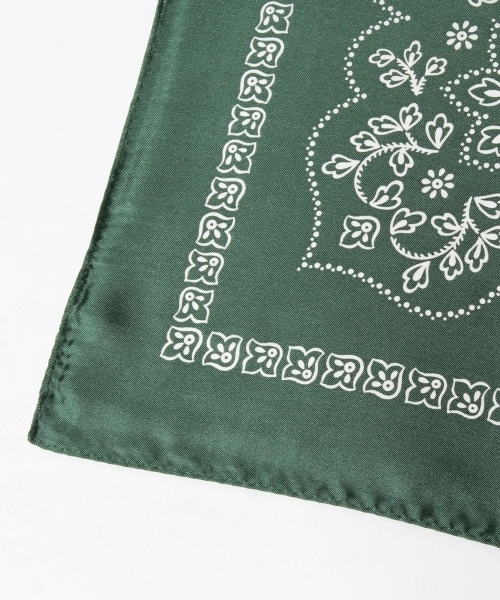 Ray BEAMS（レイビームス）の「Ray BEAMS / フラワー バンダナ シルク スカーフ（バンダナ/スカーフ・レディース・レッド/ネイビー/ベージュ/オリーブ・ONE SIZE）」の11枚目の写真