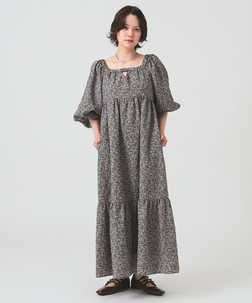 Ray BEAMS（レイビームス）の「RBS / ティアード スクエアネック ワンピース（ワンピース・レディース・ブラック/ダークブラウン・0/1）」の3枚目の写真