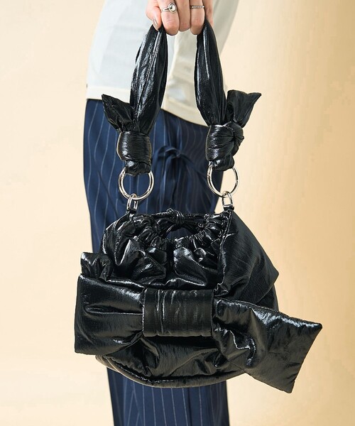 PUBLUX（パブリュクス）の「PUBLUX/パブリュクス ビッグ リボン パテッド ハンドバッグ　限定展開（ショルダーバッグ・レディース・オリーブ/ブラック・ONE SIZE）」の2枚目の写真