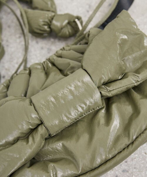 PUBLUX（パブリュクス）の「PUBLUX/パブリュクス ビッグ リボン パテッド ハンドバッグ　限定展開（ショルダーバッグ・レディース・オリーブ/ブラック・ONE SIZE）」の17枚目の写真