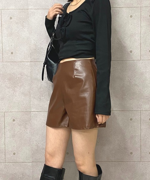 NANEA（ナネア）の「合成皮革ハイウエストショートパンツ（その他パンツ・レディース・ブラック/ブラウン・SMALL/X-SMALL/LARGE/MEDIUM）」の21枚目の写真