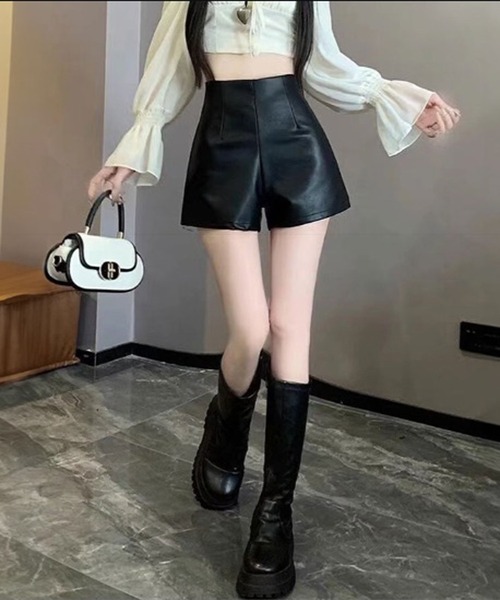 NANEA（ナネア）の「合成皮革ハイウエストショートパンツ（その他パンツ・レディース・ブラック/ブラウン・SMALL/X-SMALL/LARGE/MEDIUM）」の10枚目の写真