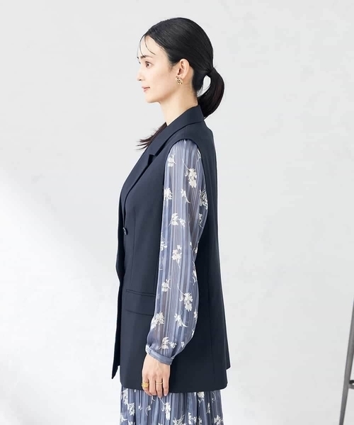 a.v.v(アーヴェヴェ)の「【洗える/ストレッチ/UVカット】麻調ストレッチダブルジレ(ベスト・レディース・グレー/ベージュ/ネイビー・38/40/36)」の13枚目の写真