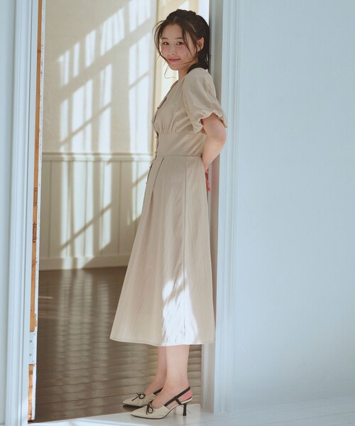 Feroux(フェルゥ)の「バルーンスリーブ ワンピース(ワンピース・レディース・ベージュ系/スカイブルー系/ネイビー系・1/2)」の9枚目の写真