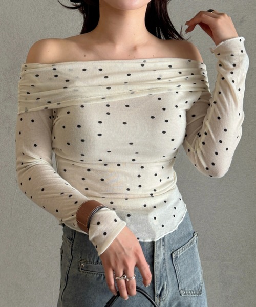 efill(エフィル)の「フェミニン ドット オフショルダー トップス(Tシャツ/カットソー・レディース・アイボリー・FREE)」の1枚目の写真