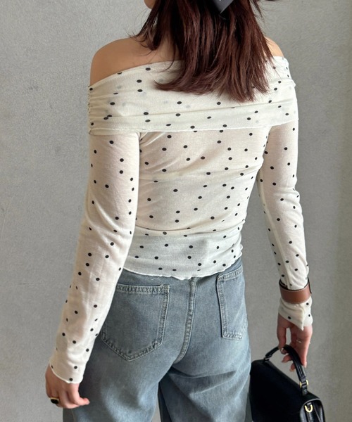 efill(エフィル)の「フェミニン ドット オフショルダー トップス(Tシャツ/カットソー・レディース・アイボリー・FREE)」の2枚目の写真