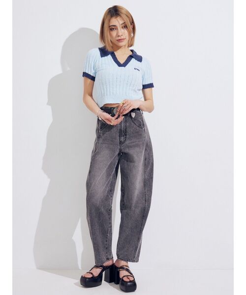 EVRIS(エヴリス)の「バレルワイドデニムパンツ(デニムパンツ・レディース・ブラック/ライトブルー・MEDIUM/SMALL)」の17枚目の写真