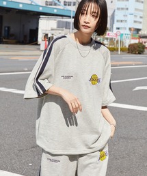 NBA（エヌビーエー）の「NBA/エヌビーエー 別注 セットアップ チームロゴ刺繍 サイドライン ビッグシルエット ドロスト半袖プルオーバースウェット＆ショートパンツ（セットアップ）」