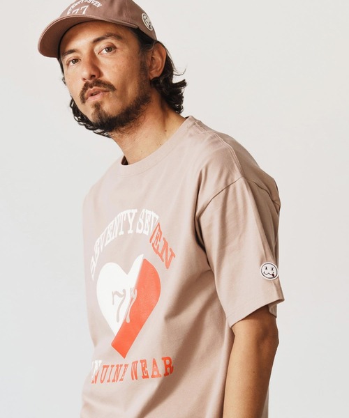 seventy seven(セブンティセブン)の「mt9665-middle onz over size S-S t-shirts(heartGW) Tシャツ(Tシャツ/カットソー・メンズ・ホワイト/スモークピンク/ブラック/グレイッシュブルー・S/M/L/XL)」の9枚目の写真