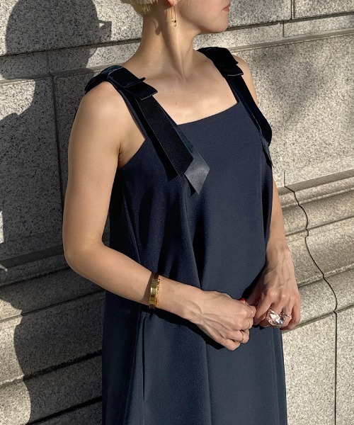 JENNE(ジェンヌ)の「肩ベロアリボンワンピース(ワンピース・レディース・ネイビー/ブラック・SMALL/MEDIUM/LARGE)」の17枚目の写真