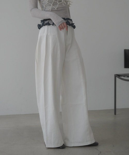Clum(クルム)の「Side panel switching Wide white denim pants / サイドパネル切り替えタックワイドホワイトデニムパンツ(デニムパンツ・レディース・ホワイト・SMALL/LARGE/MEDIUM)」の12枚目の写真