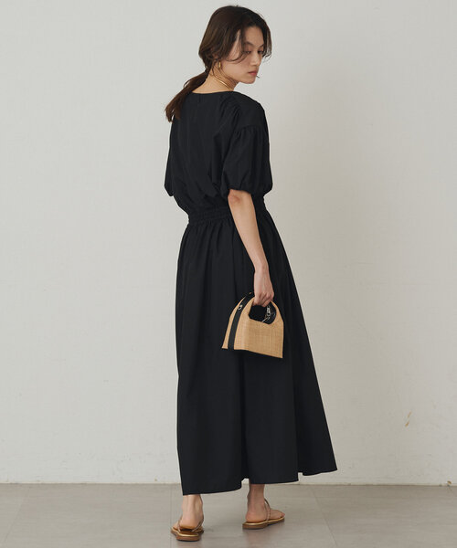 LOUNGEDRESS（ラウンジドレス）の「Vギャザーワンピース（ワンピース・レディース・ベージュ/ブルー/ブラック・MEDIUM/SMALL）」の8枚目の写真