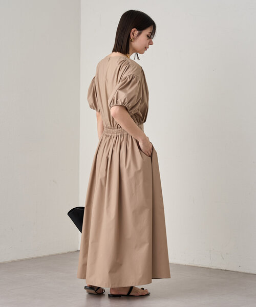 LOUNGEDRESS（ラウンジドレス）の「Vギャザーワンピース（ワンピース・レディース・ベージュ/ブルー/ブラック・MEDIUM/SMALL）」の13枚目の写真