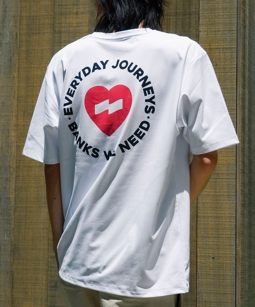 BANKS（バンクス）の「DESIGN TEE/BANKS JOURNAL(バンクスジャーナル)ハートプリント半袖デザインT-シャツ（Tシャツ/カットソー・メンズ・ブルー系その他/オフホワイト/ブラック・MEDIUM/LARGE/X-LARGE）」の2枚目の写真