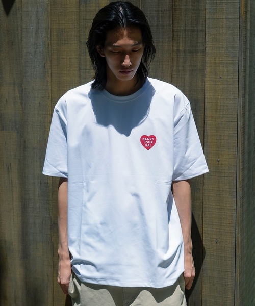 BANKS（バンクス）の「DESIGN TEE/BANKS JOURNAL(バンクスジャーナル)ハートプリント半袖デザインT-シャツ（Tシャツ/カットソー・メンズ・ブルー系その他/オフホワイト/ブラック・MEDIUM/LARGE/X-LARGE）」の6枚目の写真