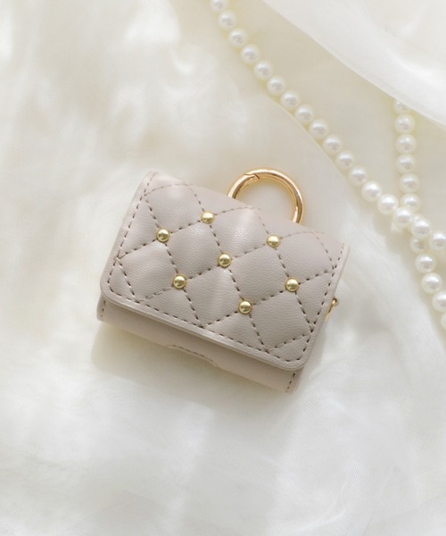 CECIL McBEE（セシルマクビー）の「AirPods Pro ケース セシルマクビー [キルティングケース]（ヘッドフォン/イヤホン・レディース・ベージュ/モカ/ブラック/スモークピンク/グレー・A）」の4枚目の写真