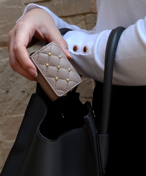 CECIL McBEE（セシルマクビー）の「AirPods Pro ケース セシルマクビー [キルティングケース]（ヘッドフォン/イヤホン・レディース・ベージュ/モカ/ブラック/スモークピンク/グレー・A）」の12枚目の写真