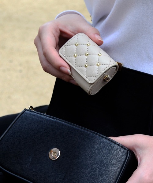 CECIL McBEE（セシルマクビー）の「AirPods Pro ケース セシルマクビー [キルティングケース]（ヘッドフォン/イヤホン・レディース・ベージュ/モカ/ブラック/スモークピンク/グレー・A）」の13枚目の写真