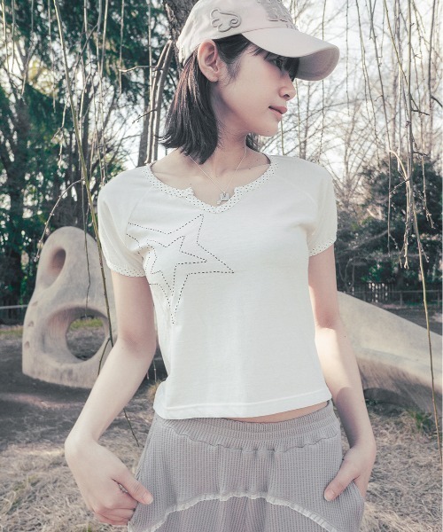 HUG YOUR SKIN/ハグユアスキン/Star stitched top（Tシャツ