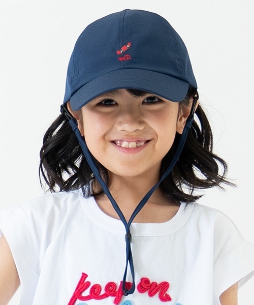 and D. petit main(アンドディープティマイン)の「コード付き刺繍CAP(キャップ・キッズ・ベージュ/ネイビー/ラベンダー・54cm/56cm)」の1枚目の写真