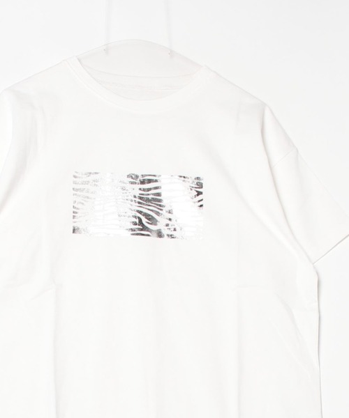 Per sist ence(パーシエンス)の「綿天竺/オーバーサイズ/箔プリントTシャツ(Tシャツ/カットソー・レディース・ホワイト系3/ホワイト系1/ホワイト系2/グレー系2/グレー系3/グレー系1・ONE SIZE)」の15枚目の写真