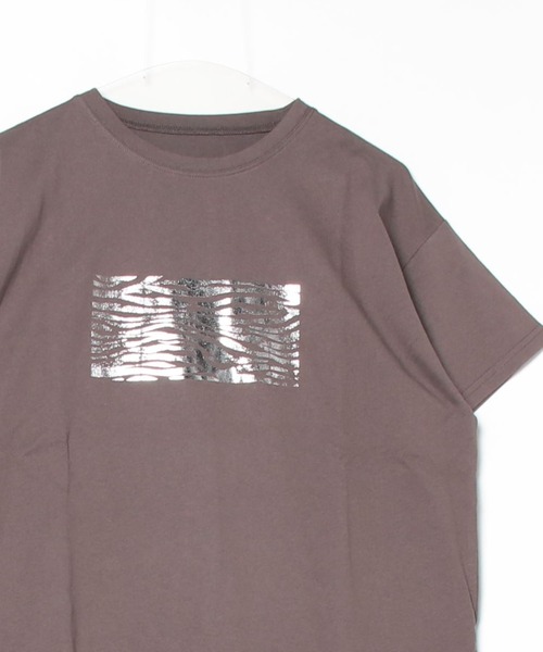 Per sist ence(パーシエンス)の「綿天竺/オーバーサイズ/箔プリントTシャツ(Tシャツ/カットソー・レディース・ホワイト系3/ホワイト系1/ホワイト系2/グレー系2/グレー系3/グレー系1・ONE SIZE)」の9枚目の写真