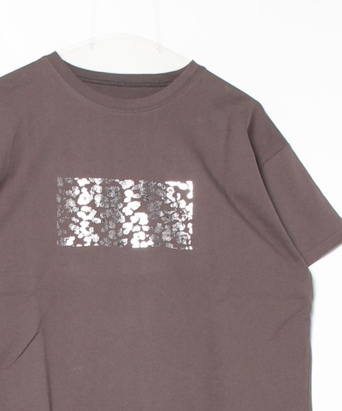 Per sist ence(パーシエンス)の「綿天竺/オーバーサイズ/箔プリントTシャツ(Tシャツ/カットソー・レディース・ホワイト系3/ホワイト系1/ホワイト系2/グレー系2/グレー系3/グレー系1・ONE SIZE)」の11枚目の写真