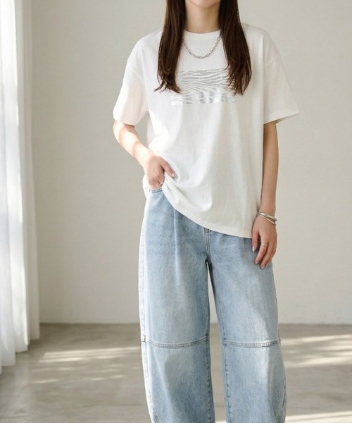 Per sist ence(パーシエンス)の「綿天竺/オーバーサイズ/箔プリントTシャツ(Tシャツ/カットソー・レディース・ホワイト系3/ホワイト系1/ホワイト系2/グレー系2/グレー系3/グレー系1・ONE SIZE)」の14枚目の写真