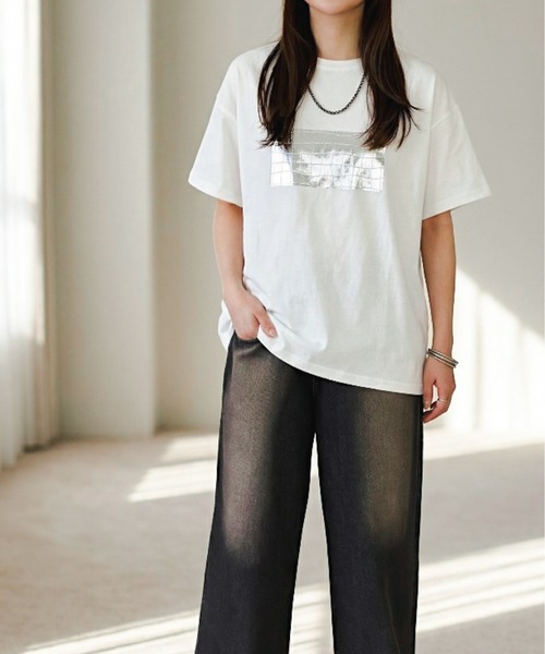 Per sist ence(パーシエンス)の「綿天竺/オーバーサイズ/箔プリントTシャツ(Tシャツ/カットソー・レディース・ホワイト系3/ホワイト系1/ホワイト系2/グレー系2/グレー系3/グレー系1・ONE SIZE)」の18枚目の写真