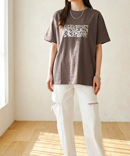 Per sist ence(パーシエンス)の「綿天竺/オーバーサイズ/箔プリントTシャツ(Tシャツ/カットソー・レディース・ホワイト系3/ホワイト系1/ホワイト系2/グレー系2/グレー系3/グレー系1・ONE SIZE)」の10枚目の写真