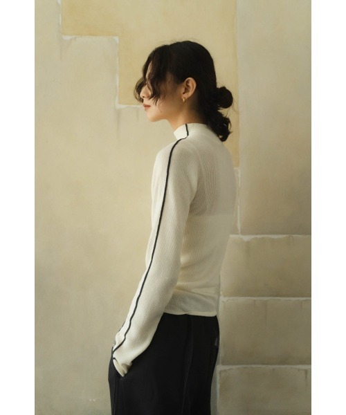 Knuth Marf(クヌースマーフ)の「2way piping high neck knit(ニット/セーター・レディース・アイボリー・FREE)」の2枚目の写真