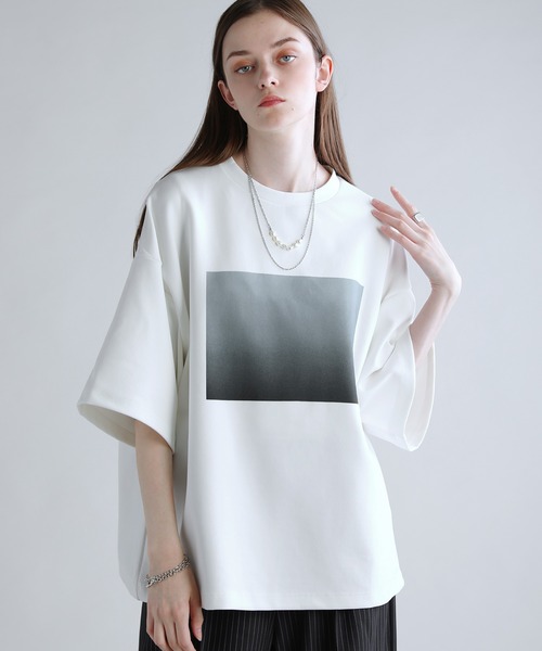 コットンポンチタック5分袖ドレーププリントカットソー（Tシャツ