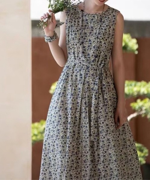 ✨大きいサイズ✨23区❣️ノースリーブワンピース　44　膝丈　花柄　ボタニカル ボタニカルプリント ノースリーブロングワンピース 花柄[品番
