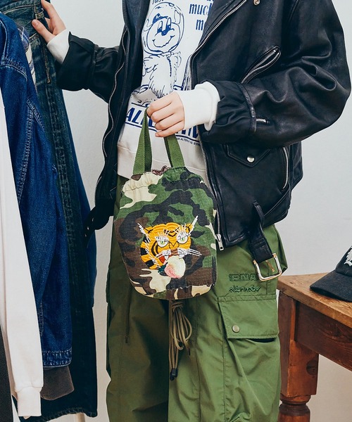 RNA（アールエヌエー）の「E5140 ＰＭ桃虎ミニショルダー（ショルダーバッグ・レディース・ブラック/ライトインディゴブルー/ブラック×ホワイト/カモフラージュ・FREE）」の4枚目の写真