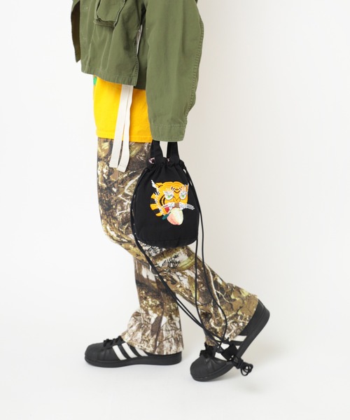RNA（アールエヌエー）の「E5140 ＰＭ桃虎ミニショルダー（ショルダーバッグ・レディース・ブラック/ライトインディゴブルー/ブラック×ホワイト/カモフラージュ・FREE）」の6枚目の写真