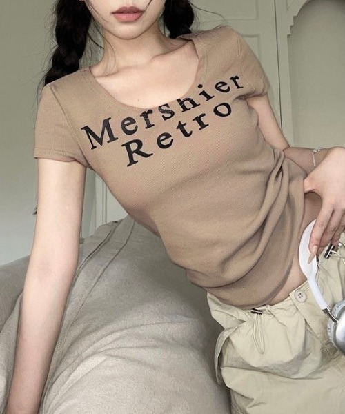 LADY LIKE(レディライク)の「ラウンドネックロゴTシャツ(Tシャツ/カットソー・レディース・チャコールグレー/ベージュ・M)」の1枚目の写真