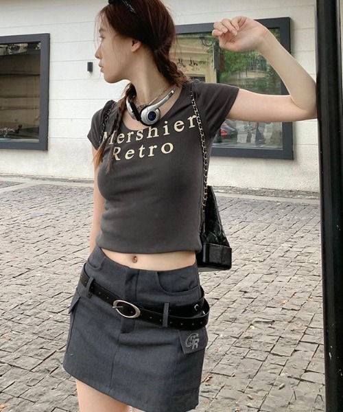 LADY LIKE(レディライク)の「ラウンドネックロゴTシャツ(Tシャツ/カットソー・レディース・チャコールグレー/ベージュ・M)」の9枚目の写真