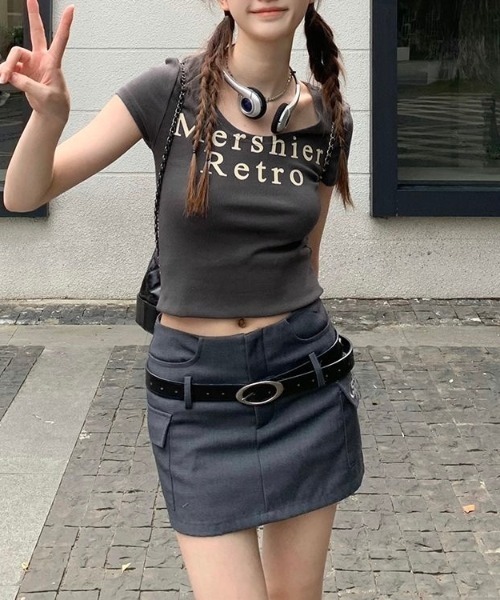LADY LIKE(レディライク)の「ラウンドネックロゴTシャツ(Tシャツ/カットソー・レディース・チャコールグレー/ベージュ・M)」の8枚目の写真