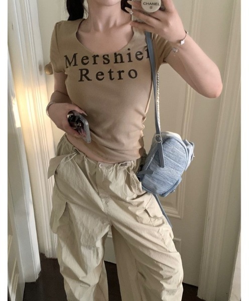 LADY LIKE(レディライク)の「ラウンドネックロゴTシャツ(Tシャツ/カットソー・レディース・チャコールグレー/ベージュ・M)」の3枚目の写真