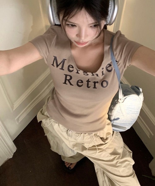 LADY LIKE(レディライク)の「ラウンドネックロゴTシャツ(Tシャツ/カットソー・レディース・チャコールグレー/ベージュ・M)」の5枚目の写真