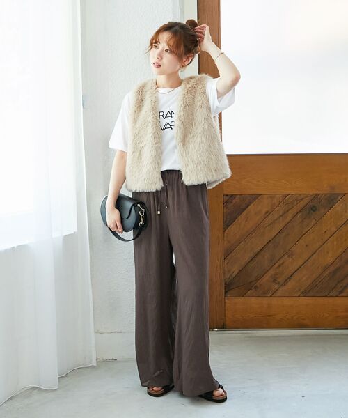 le.coeur blanc(ルクールブラン)の「リネンライクシアーボイルイージーパンツ(その他パンツ・レディース・ブラウン/ブラック・38)」の3枚目の写真