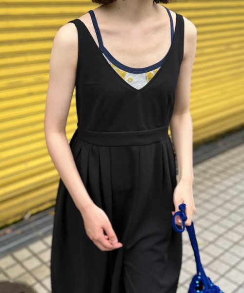 mi via loca（ミヴィアロカ）の「ボリュームギャザーサロペット（サロペット/オーバーオール・レディース・ブラック/ネイビー・FREE）」の2枚目の写真